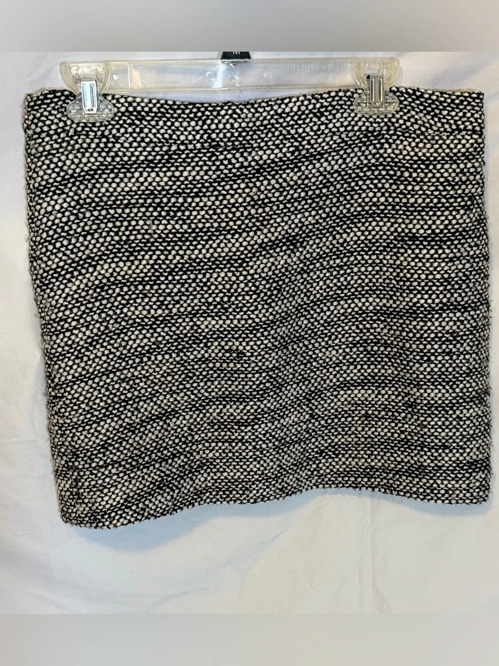 J. Crew Black and White Tweed Mini Skirt 55%Acrylic 38%Wool 7%Other Size 8 (X22)